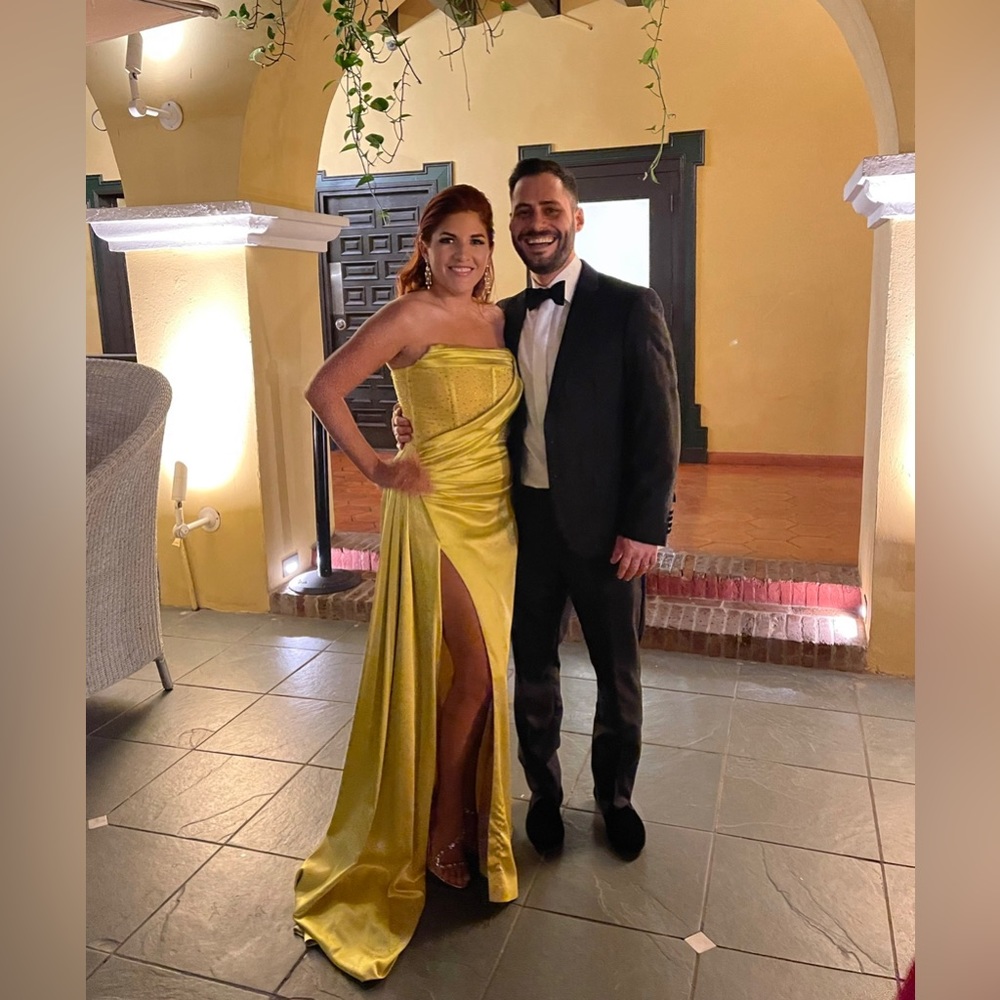 Spectacular satin yellow green grown dress